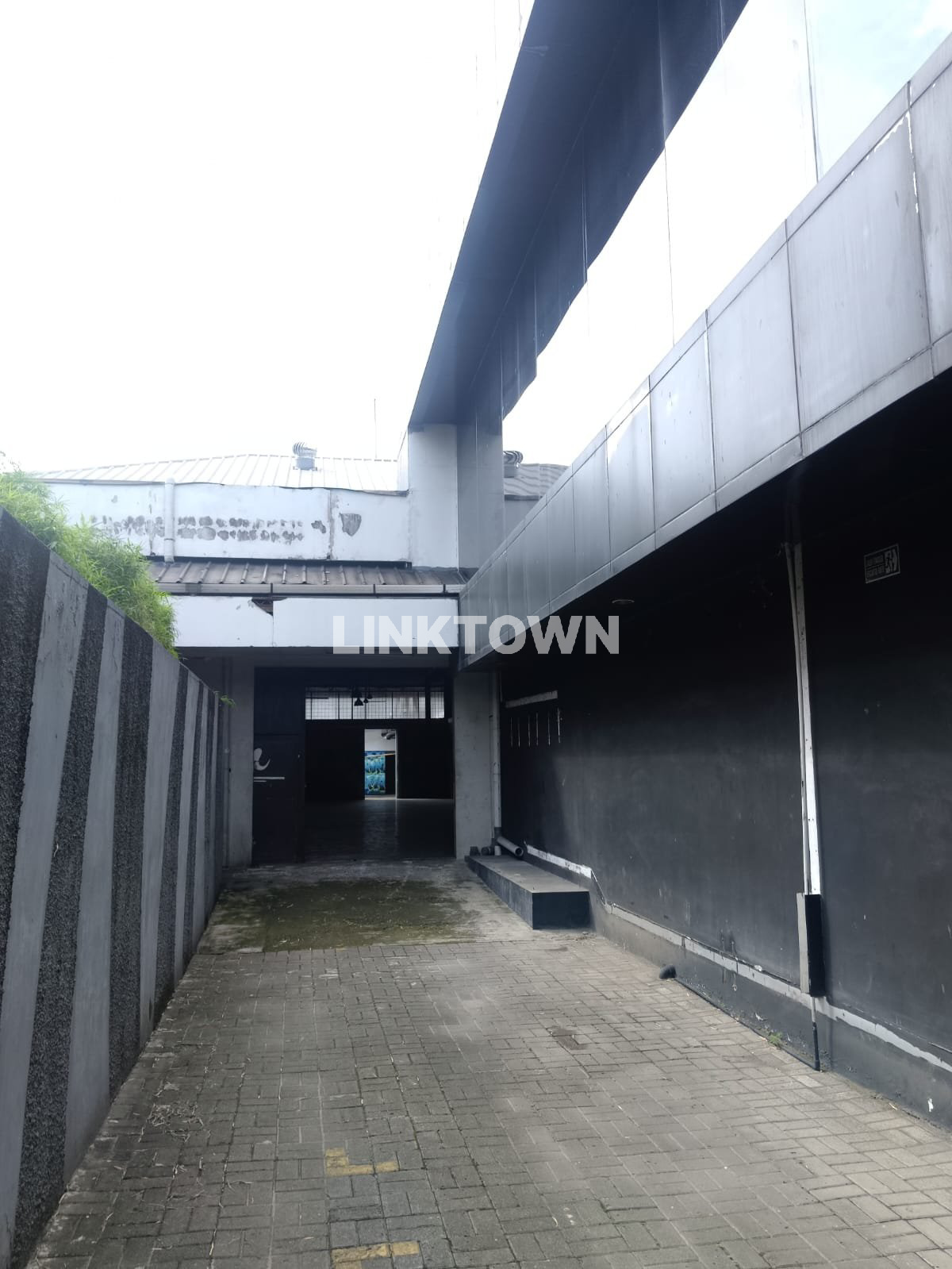 Disewakan Tanah Serta Bangunan 2 Lantai di Jakarta Selatan