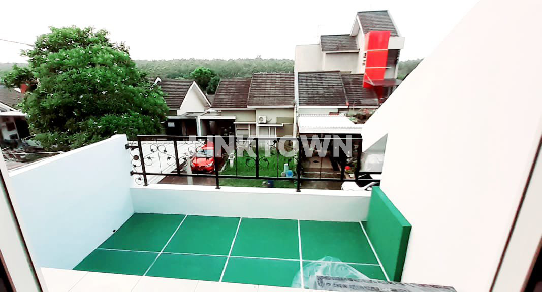 Rumah 3 Lantai Rooftop di Graha Taman Pelangi Bsb Semarang