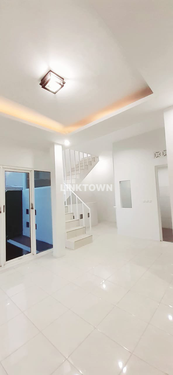 Rumah 3 Lantai Rooftop di Graha Taman Pelangi Bsb Semarang