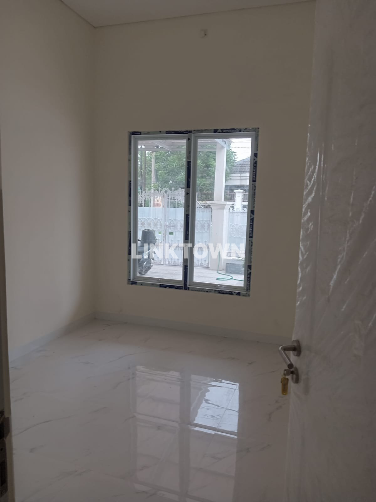 Termurah Siap Huni Rumah Kawasan Surabaya Barat di Darmo Indah