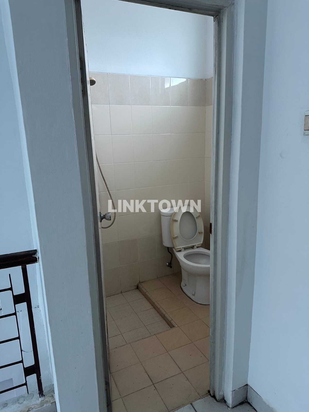 DIJUAL RUKO 3 LANTAI STRATEGIS DI BSD – HADAP JALAN RAYA