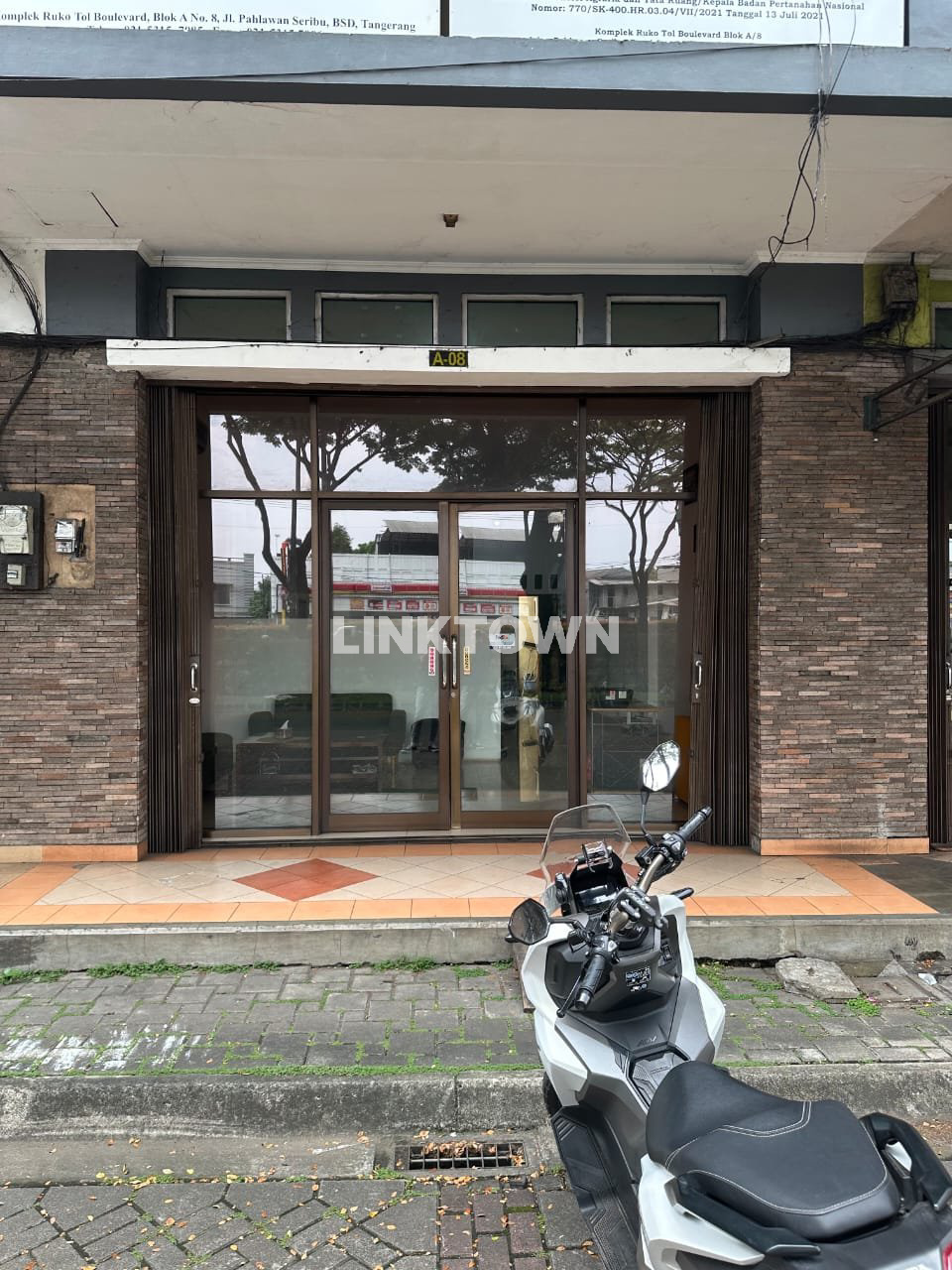 DIJUAL RUKO 3 LANTAI STRATEGIS DI BSD – HADAP JALAN RAYA