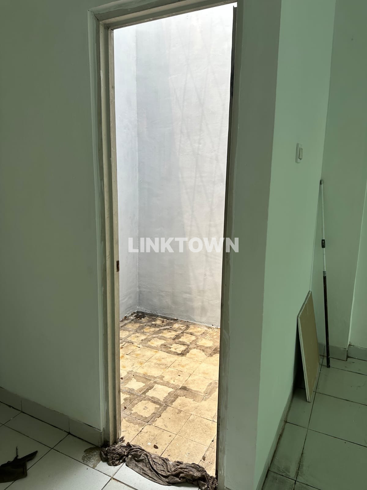 DIJUAL RUKO 3 LANTAI STRATEGIS DI BSD – HADAP JALAN RAYA