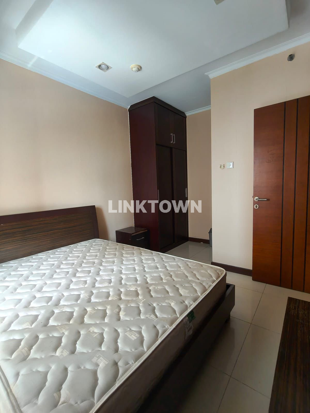 View Pool Siap Huni Apartemen Type 3 Br di Waterplace Surabaya