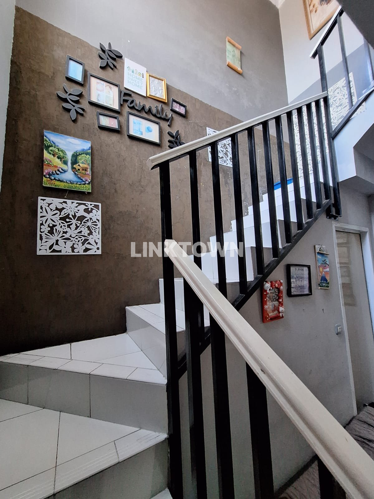 Dijual Rumah Bagus Siap Huni 2 Lantai Furnish