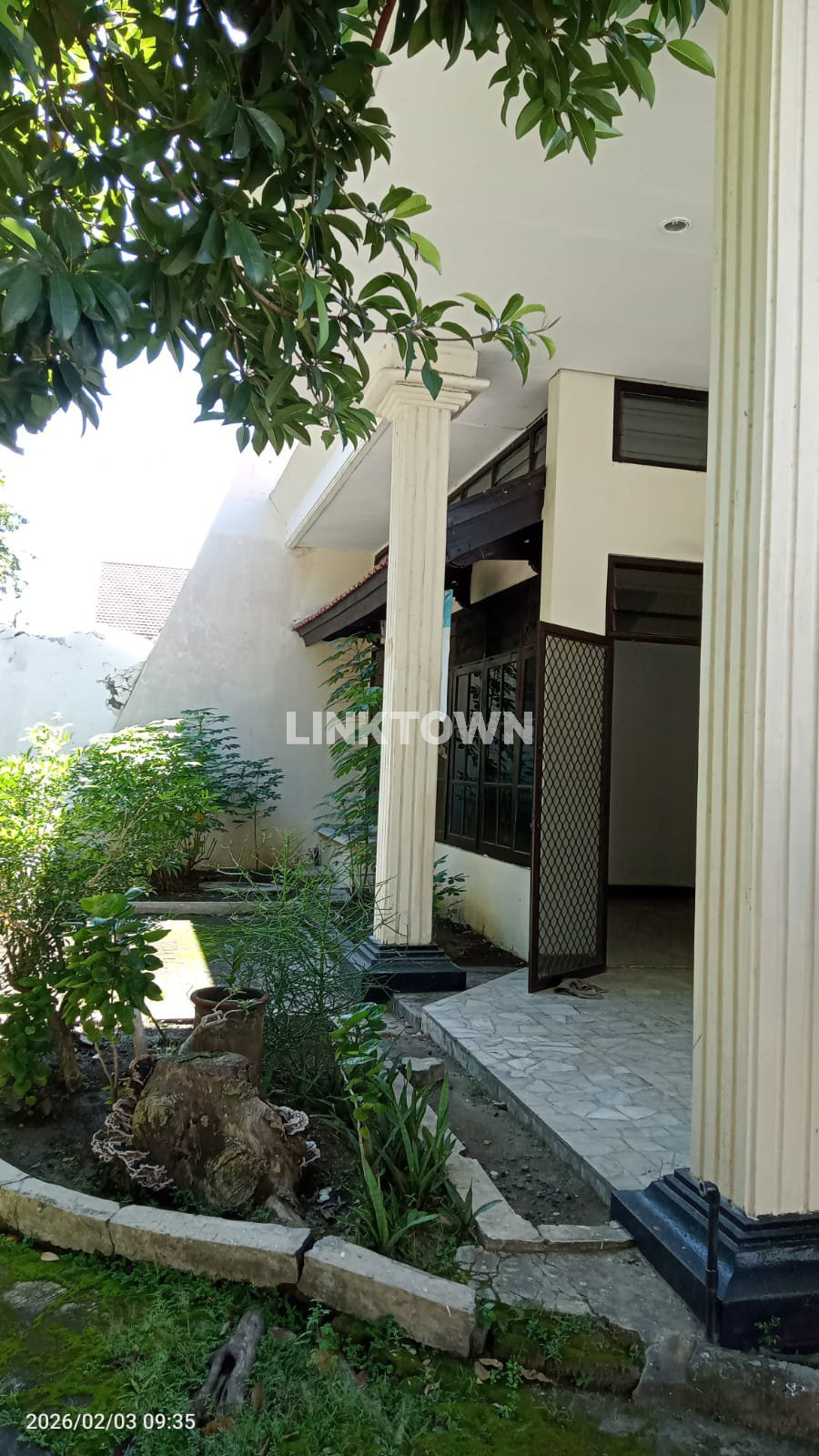 Disewakan Rumah 2 Lantai Kawasan Premium Komersial di Tenggilis Dekat Ubaya