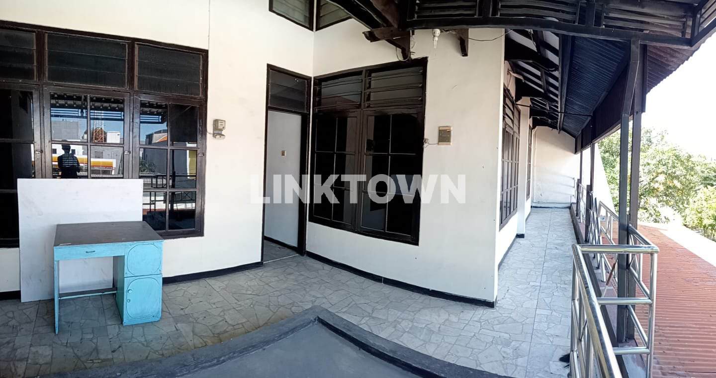 Disewakan Rumah 2 Lantai Kawasan Premium Komersial di Tenggilis Dekat Ubaya