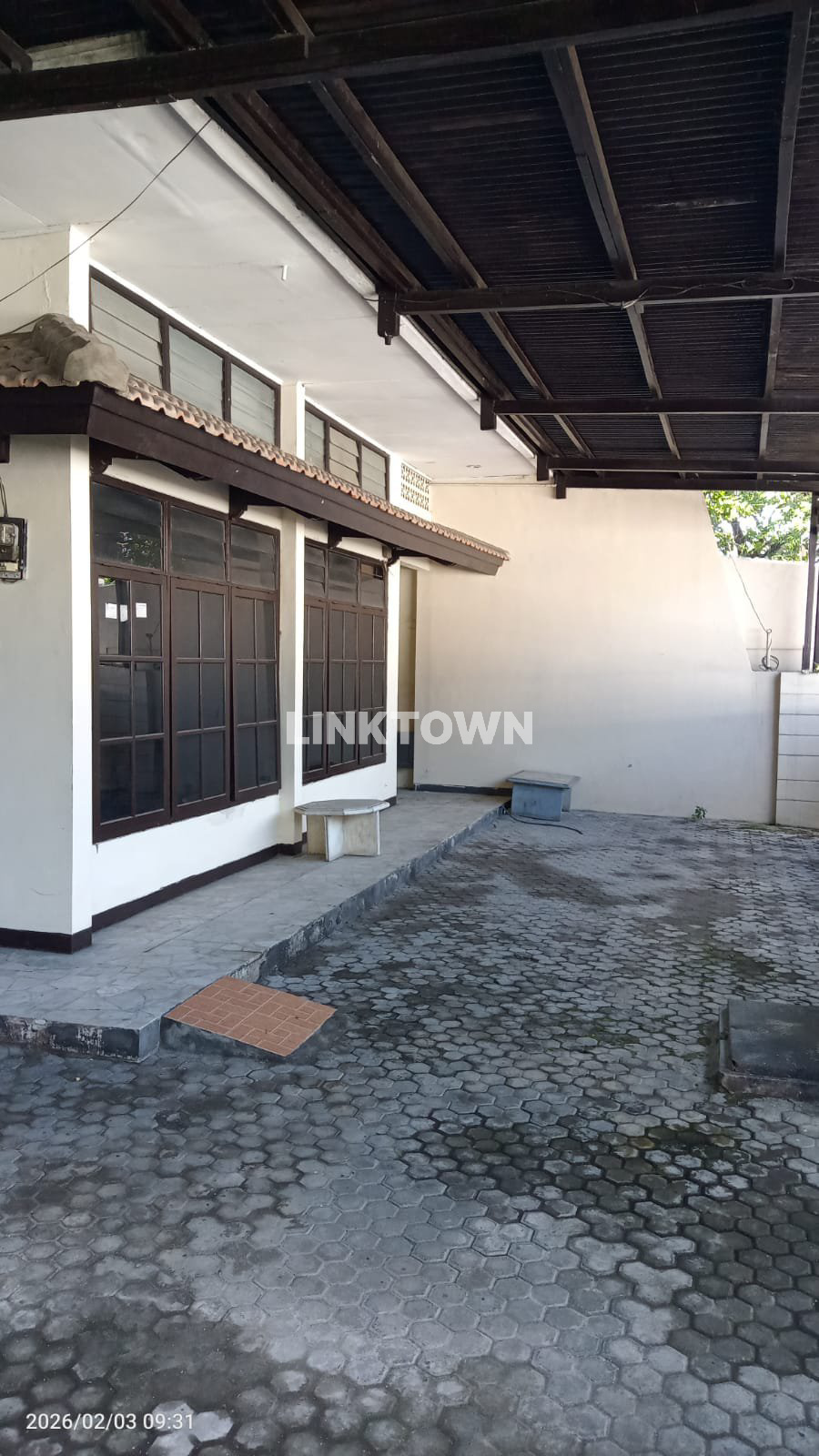 Disewakan Rumah 2 Lantai Kawasan Premium Komersial di Tenggilis Dekat Ubaya