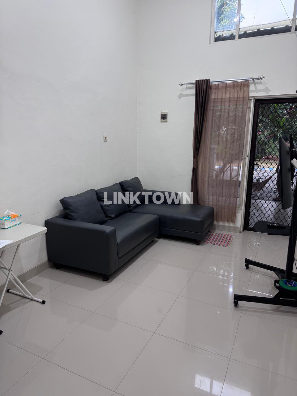 Rumah Strategis Nol KM Jalan Raya di The Taman Dhika Sidoarjo