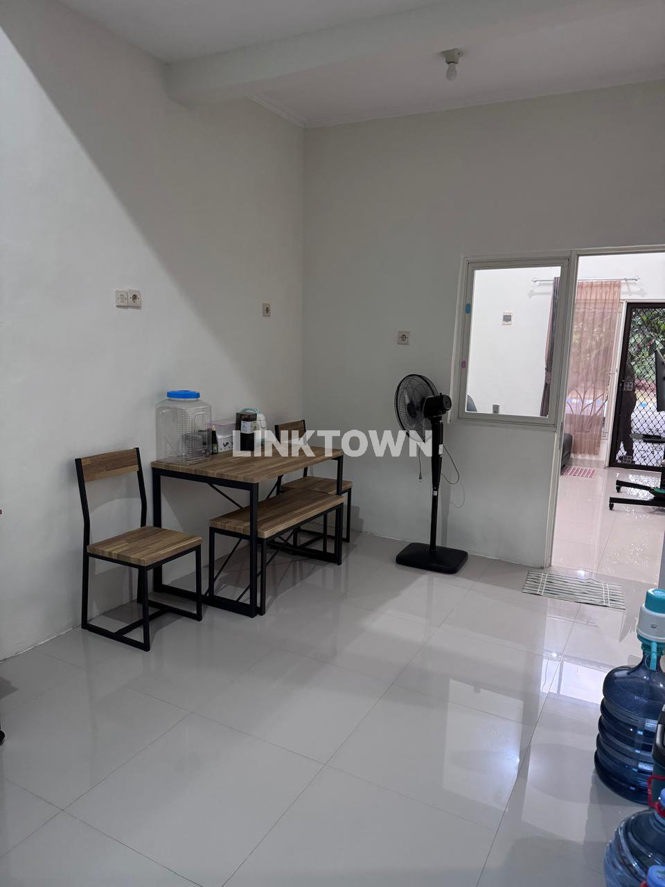 Rumah Strategis Nol KM Jalan Raya di The Taman Dhika Sidoarjo