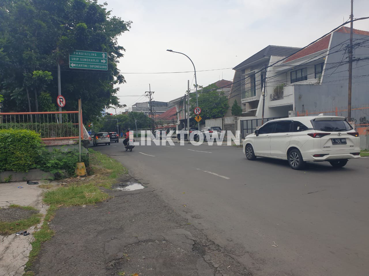 Disewakan Rumah Komersil Tengah Kota Surabaya di Jalan Imam Bonjol
