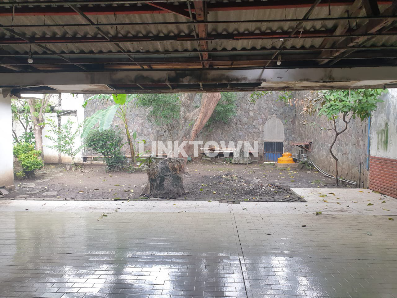 Disewakan Rumah Komersil Tengah Kota Surabaya di Jalan Imam Bonjol