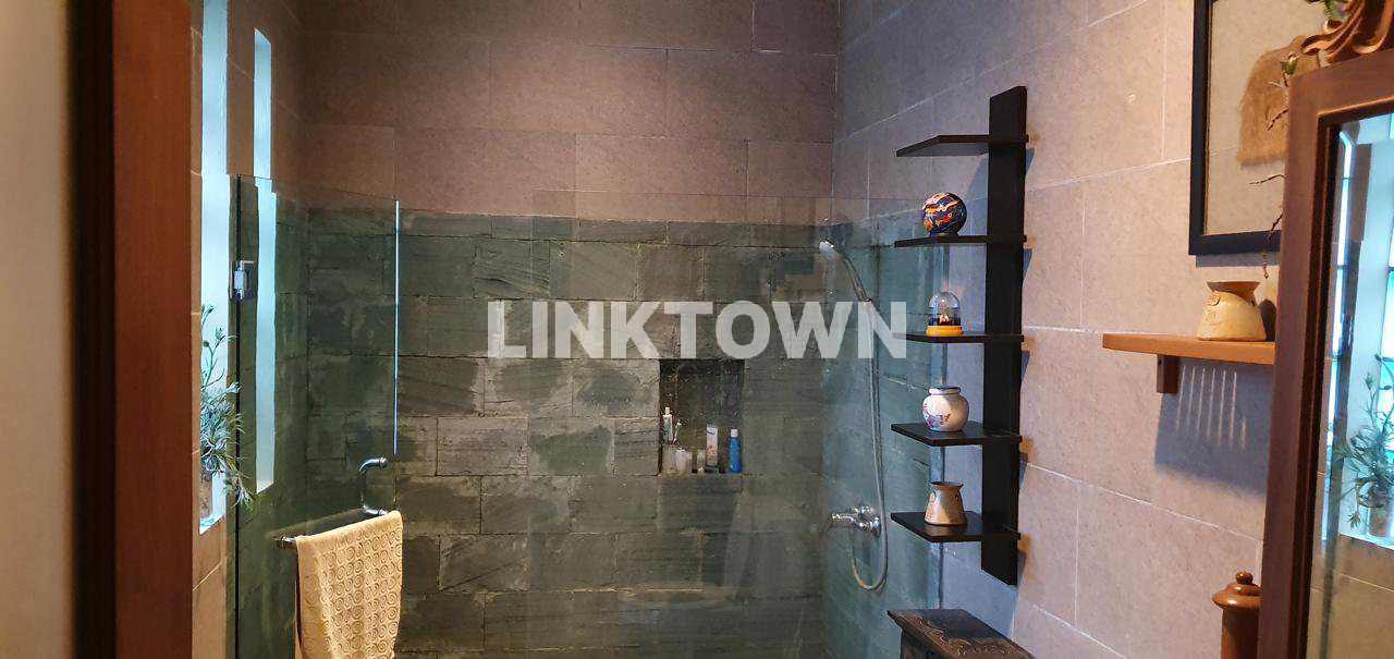 Harga Nego Miliki Rumah Kawasan Elite Surabaya Barat di Graha Famili