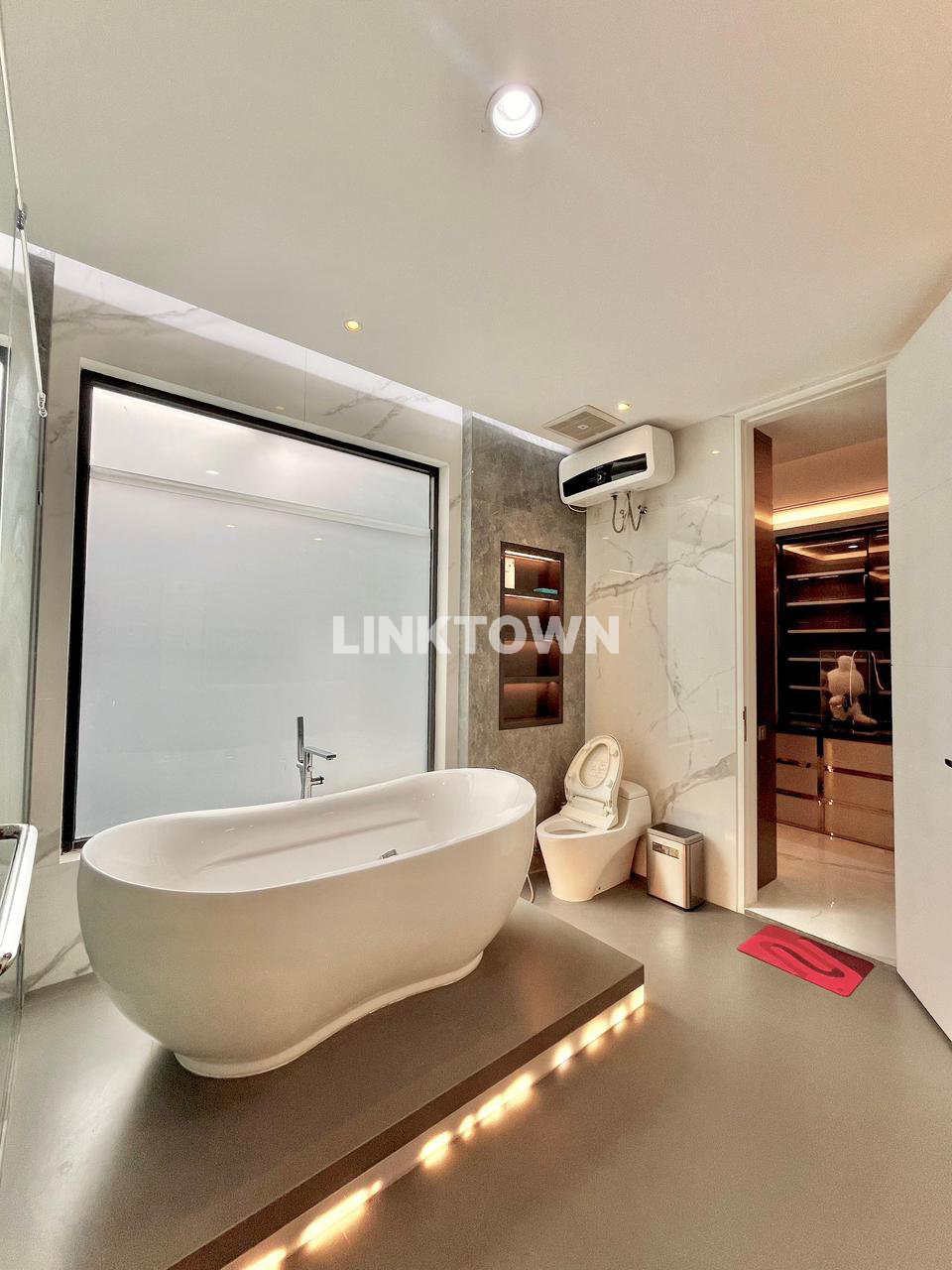 Rumah Full Furnished With Private Pool di Citraland Greenlake Surabaya