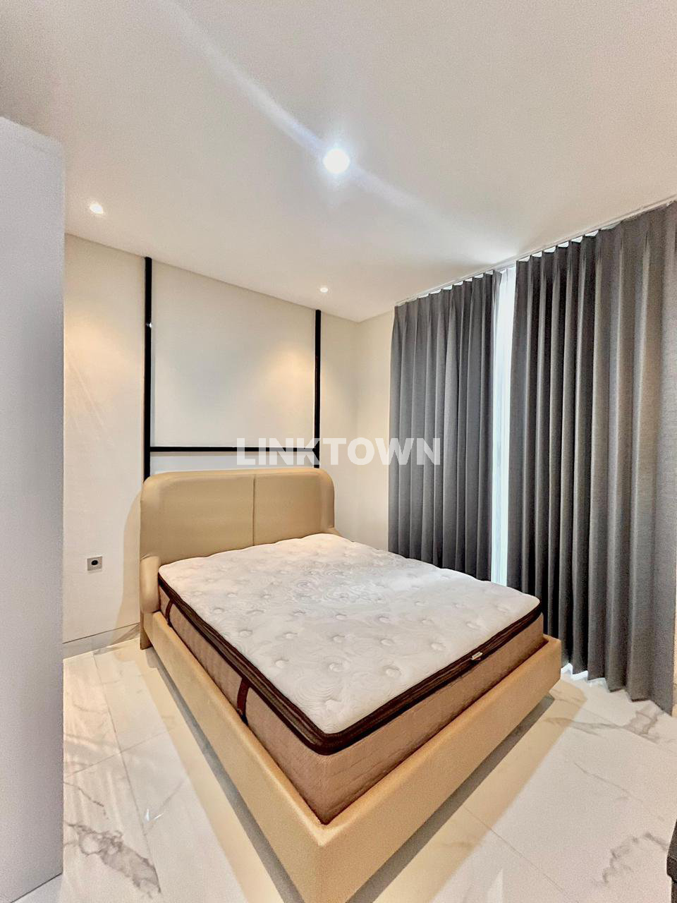 Rumah Full Furnished With Private Pool di Citraland Greenlake Surabaya