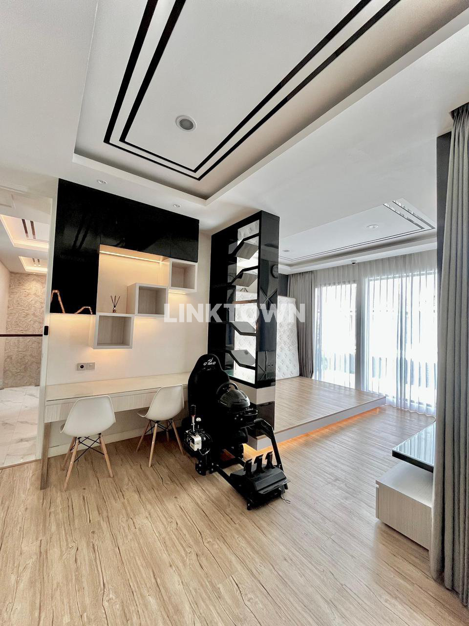 Rumah Full Furnished With Private Pool di Citraland Greenlake Surabaya
