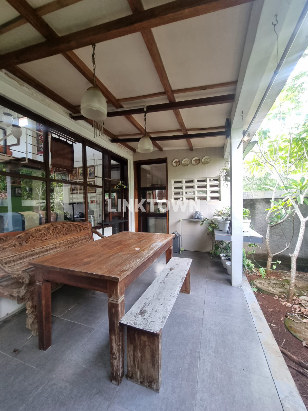 Nego Sampai Deal Rumah Cantik Ala Villa Cocok untuk Hunian dan Usaha di Bangkalan