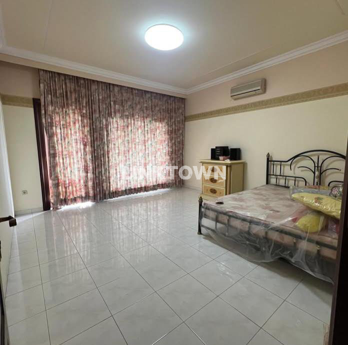 Rumah 2 Lantai Full Marmer Cocok untuk Hunian, Resto atau Klinik di Raya Dharmahusada