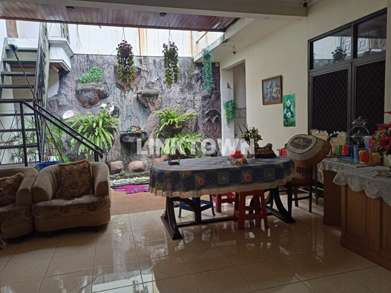 Under Market Rumah Posisi Hook Strategis Nego di Darmo Harapan Surabaya Barat