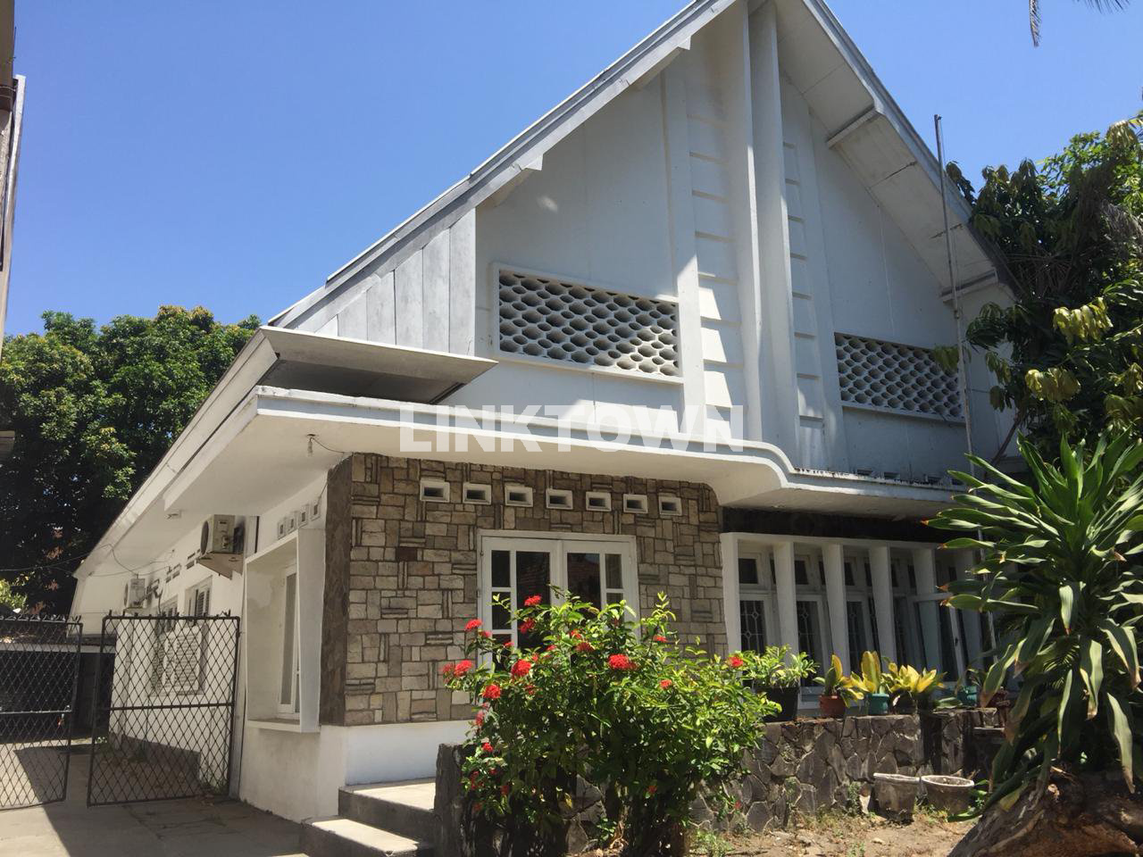 Langka Model Rumah Jengki Dijual Nego Sampai Deal di Kawasan Pusat Kota Surabaya