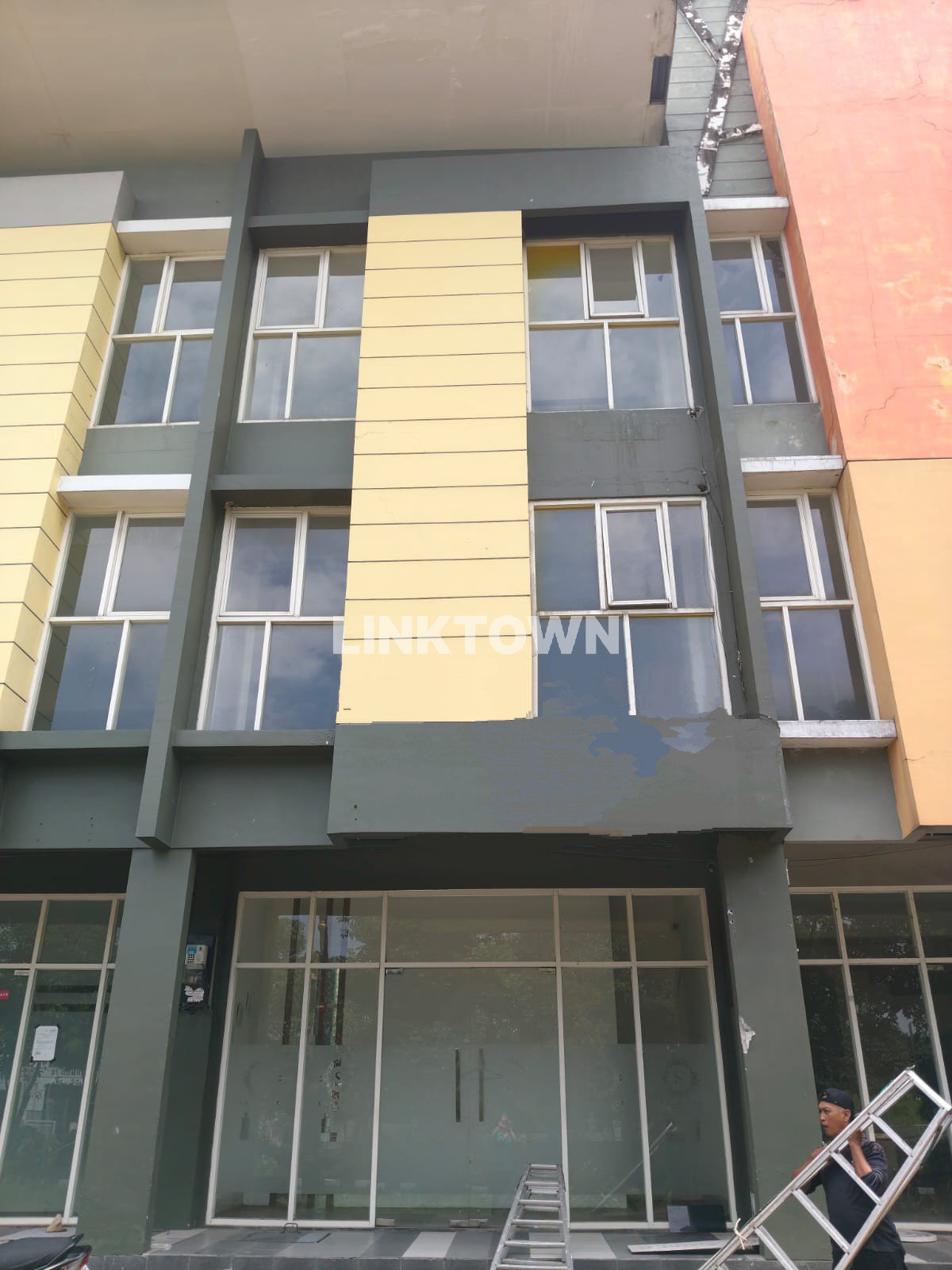 Disewakan Ruko Strategis Super Komersial Selangkah ke Merr Surabaya Disewakan Ruko Strategis Super Komersial Selangkah ke Merr Surabaya