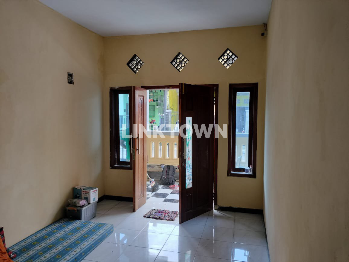 Miliki Rumah Posisi Hook Lingkungan Asri di Perumahan Graha Saptoraya