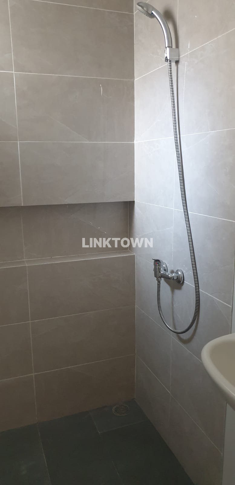 Disewakan Hunian Semifurnished di Kawasan Wisata Bukit Mas Terdekat dengan Wiyung