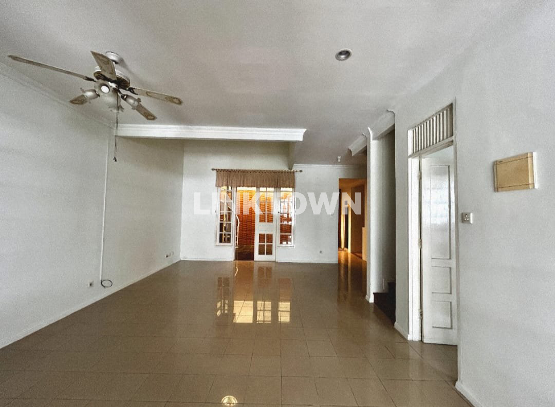Disewakan Rumah Siap Huni Kawasan Citraland Surabaya Barat