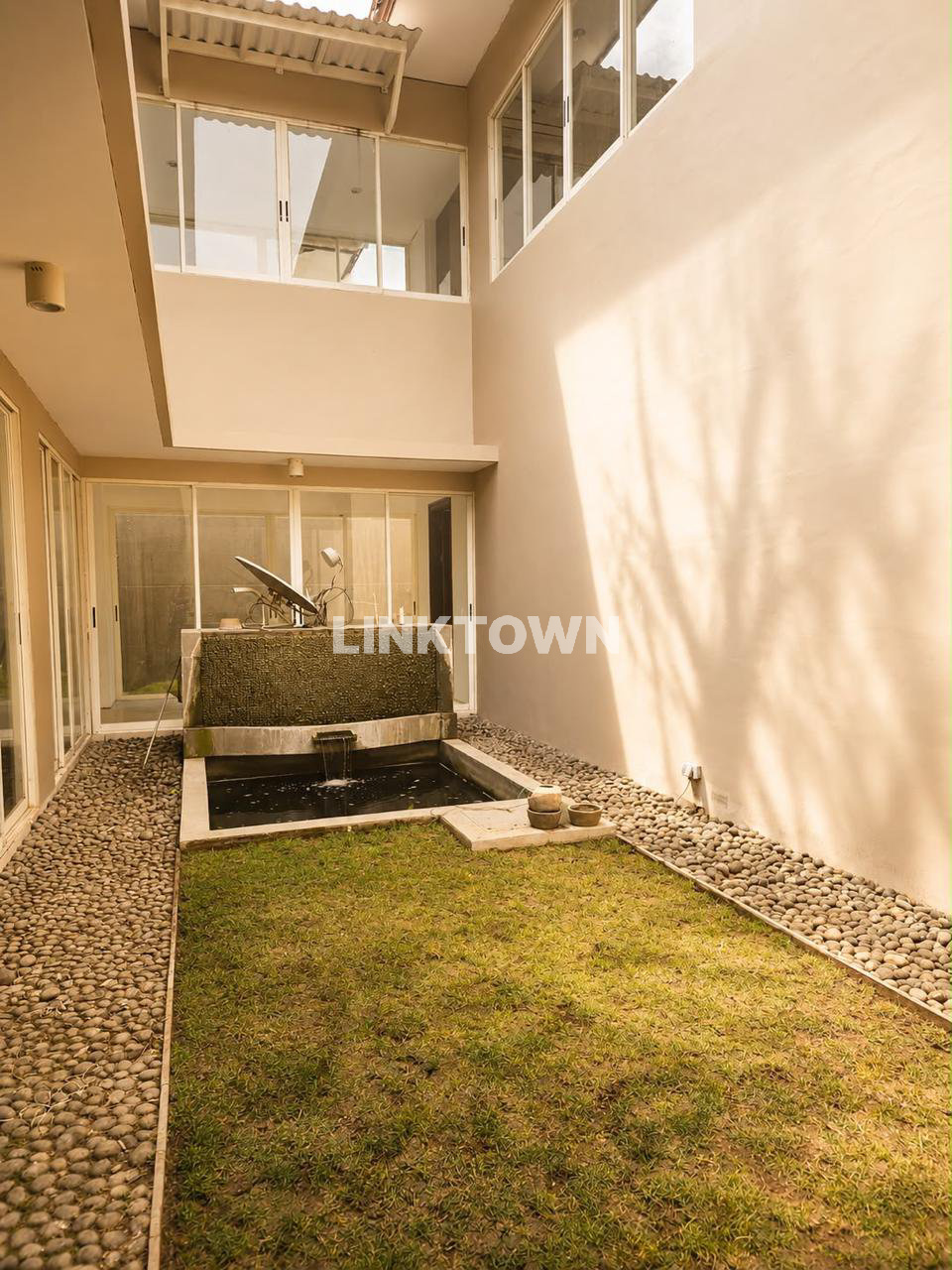 Dijual Cepat dan Disewakan Rumah Mewah Strategis Graha Natura Dekat Citraland dan Pakuwon Mall
