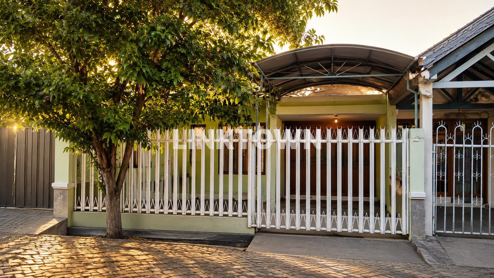 Dijual Cepat Rumah Hitung Tanah di Kawasan Surabaya Barat Darmo Indah Dijual Cepat Rumah Hitung Tanah di Kawasan Surabaya Barat Darmo Indah
