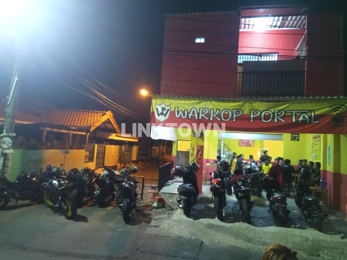 Disewakan Ruang Usaha Strategis di Kutisari Surabaya Selatan Disewakan Ruang Usaha Strategis di Kutisari Surabaya Selatan