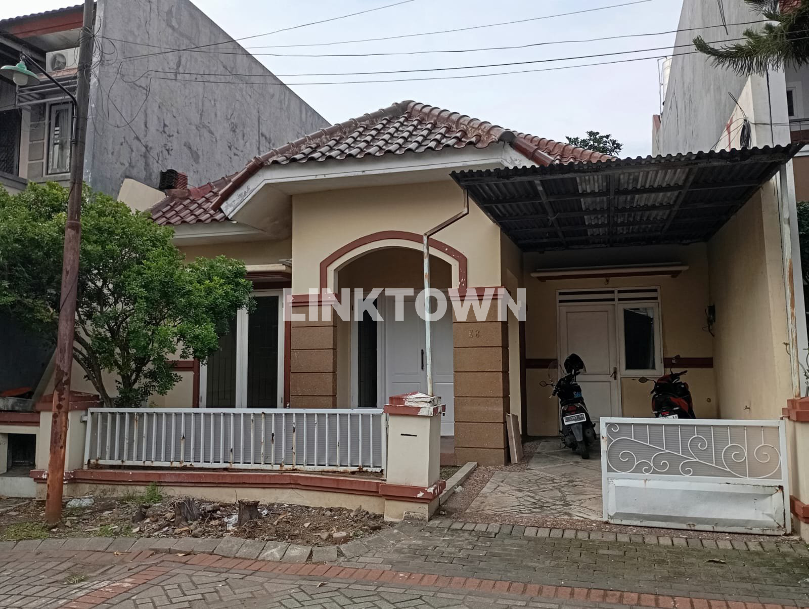 For Rent Rumah Siap Huni di Royal Park Kutisari Surabaya For Rent Rumah Siap Huni di Royal Park Kutisari Surabaya