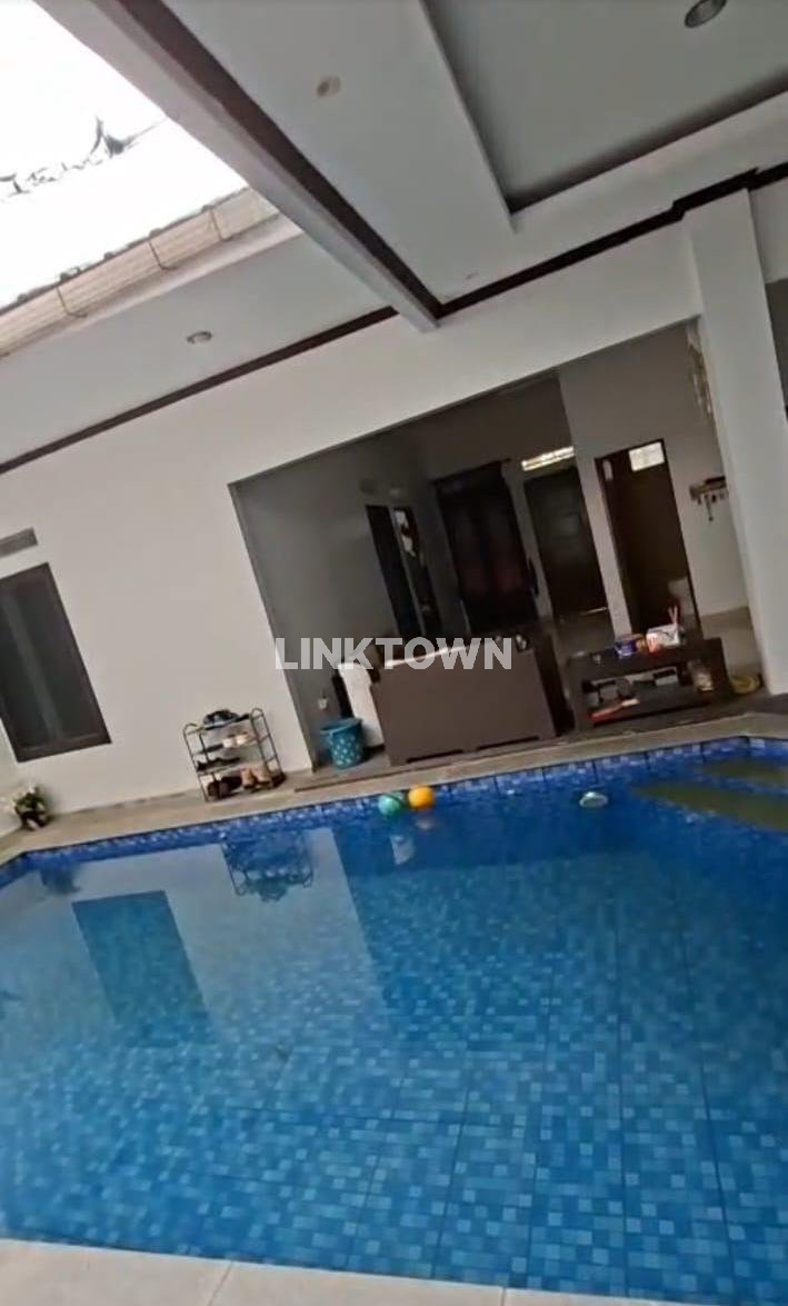 Dijual Rumah 2 Lantai Dengan Private Pool