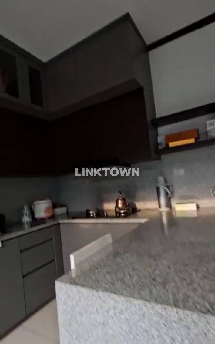 Dijual Rumah 2 Lantai Dengan Private Pool