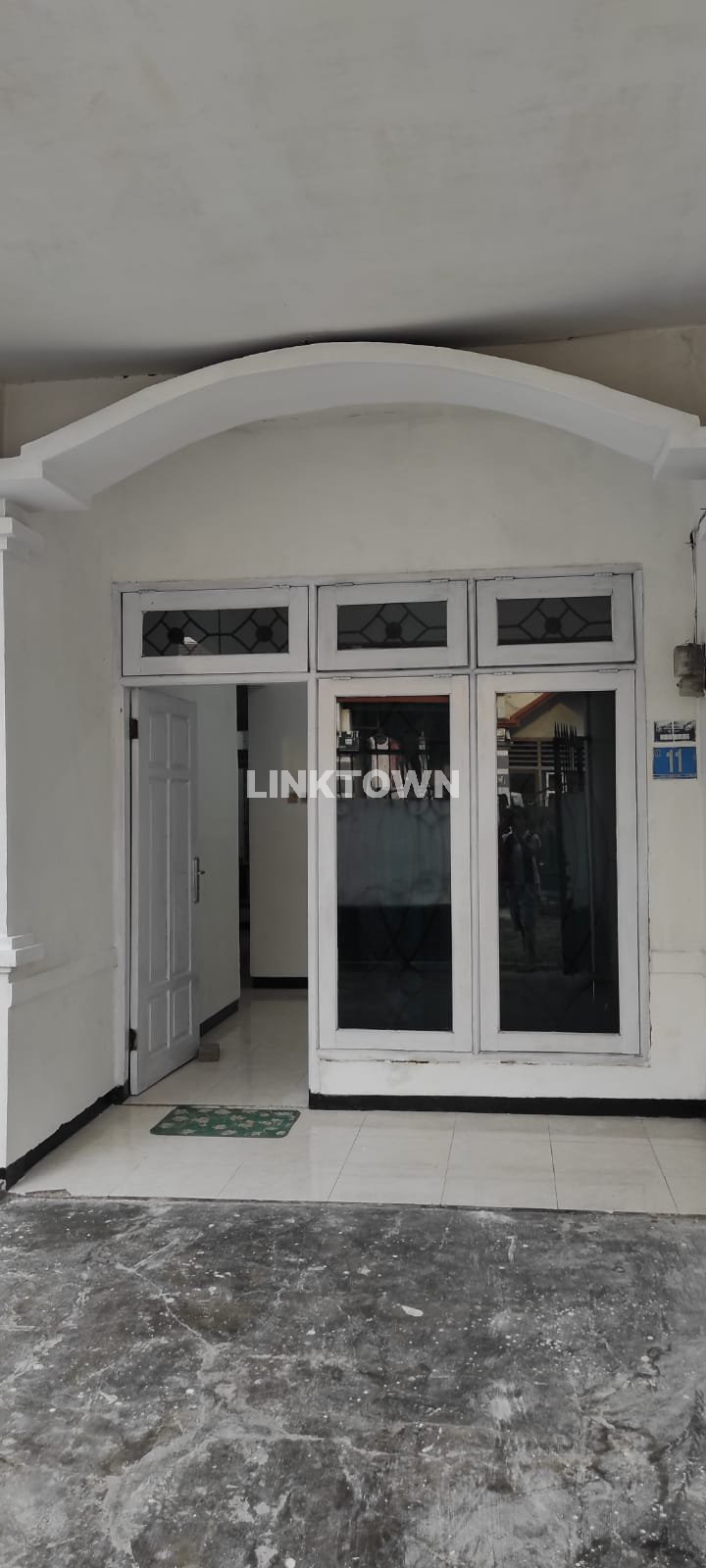 Disewakan Termurah Rumah Lokasi Strategis di Semampir Tengah Dekat Merr