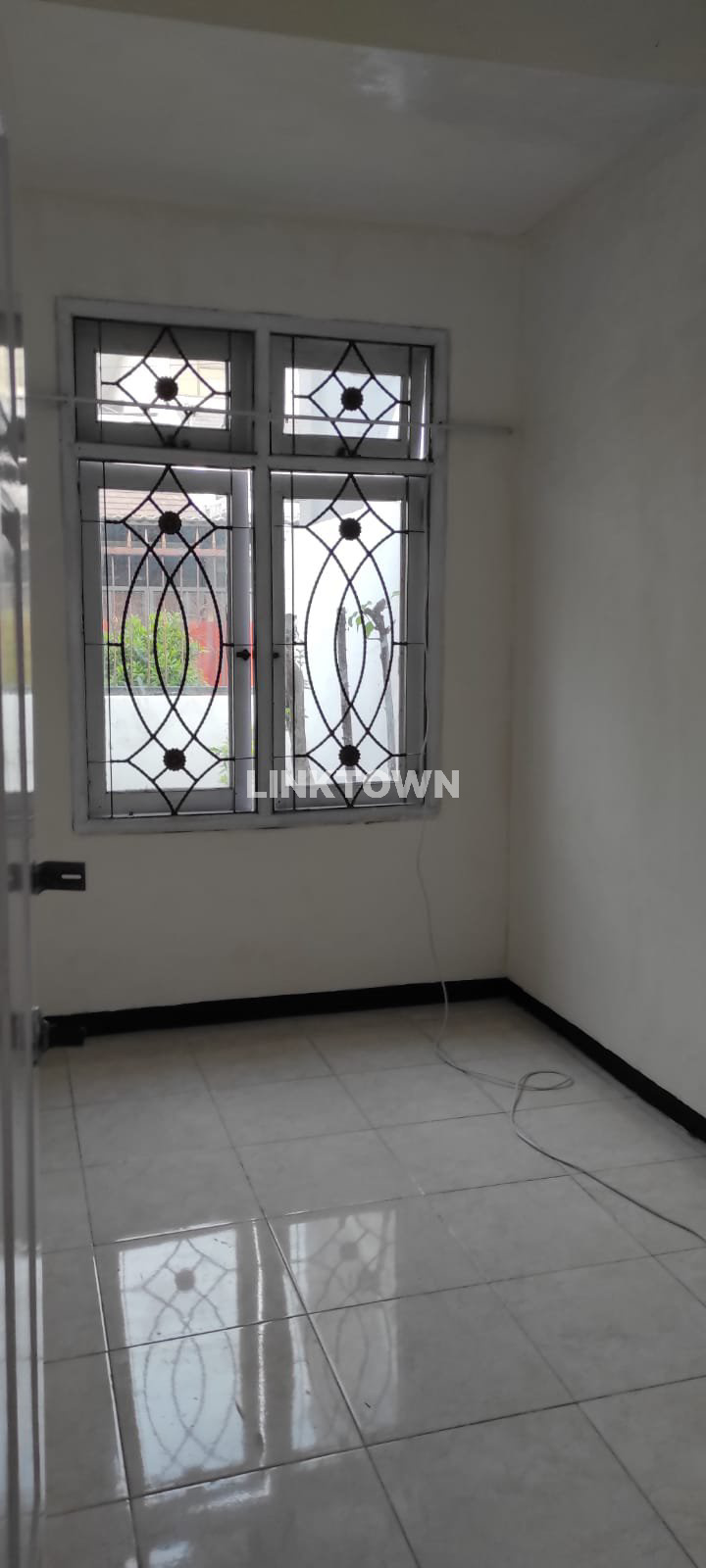 Disewakan Termurah Rumah Lokasi Strategis di Semampir Tengah Dekat Merr