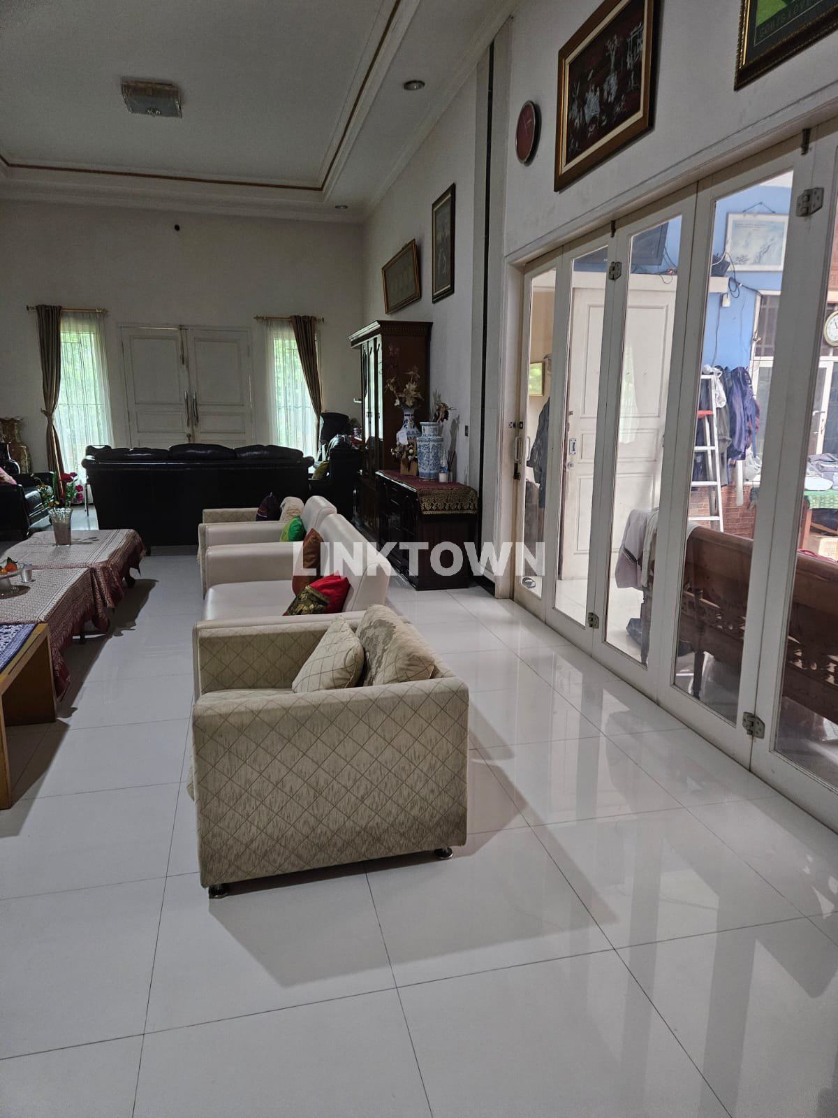 Dijual Rumah Luas Dengan Tanah 490m² Di Jatiwaringin