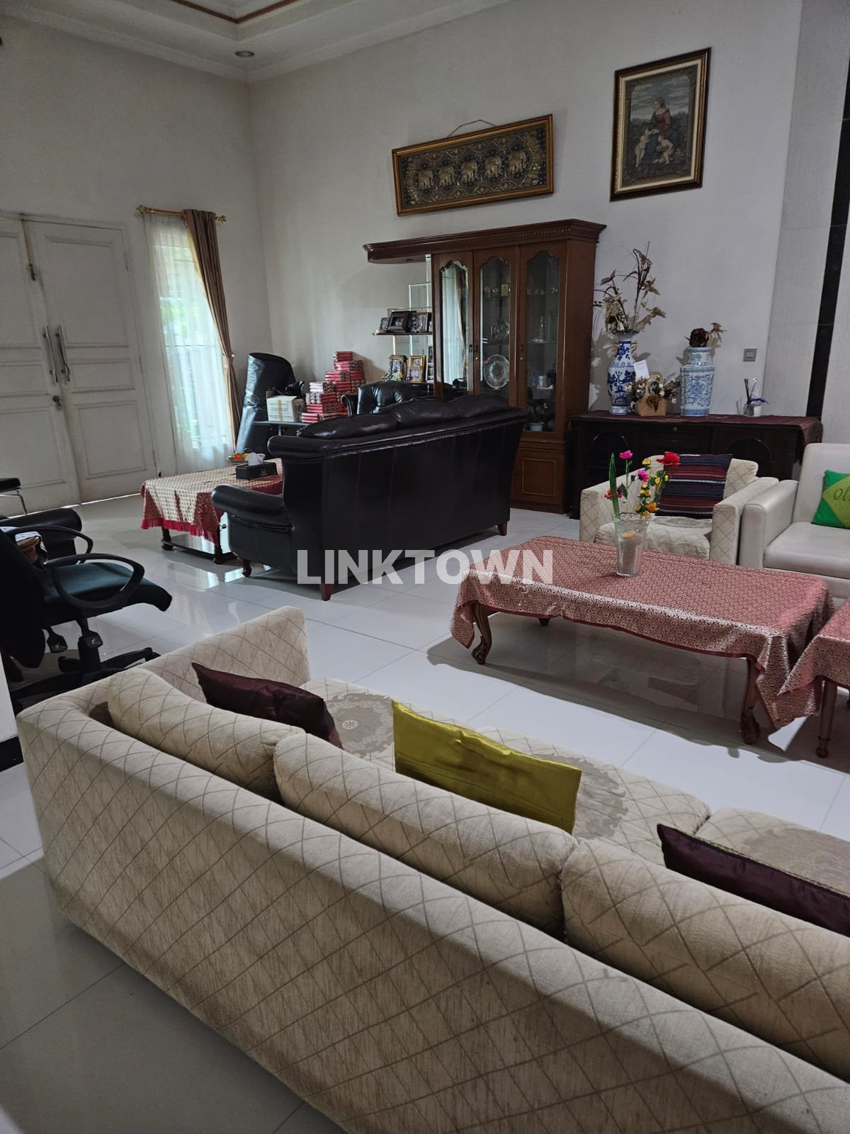 Dijual Rumah Luas Dengan Tanah 490m² Di Jatiwaringin