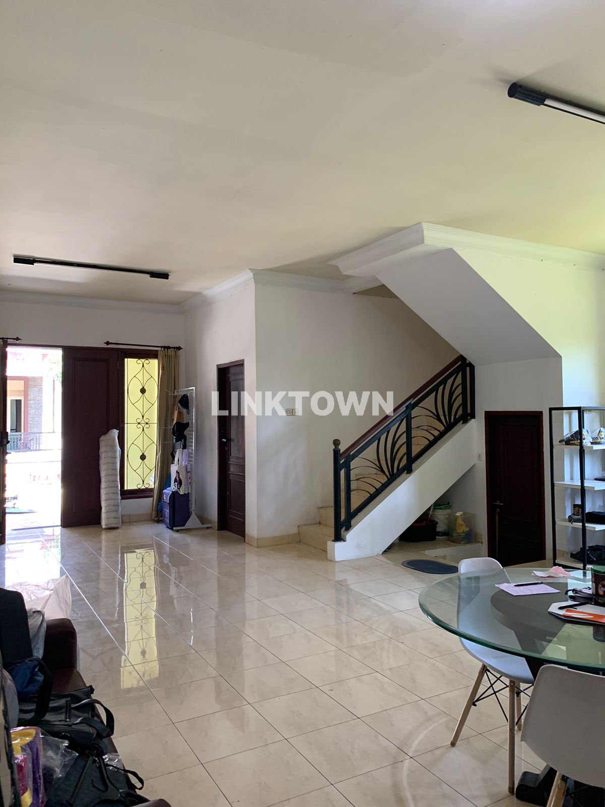 Disewakan Rumah Siap Huni Bebas Banjir di Darmo Bavarian Village Dekat Raya Darmo Permai
