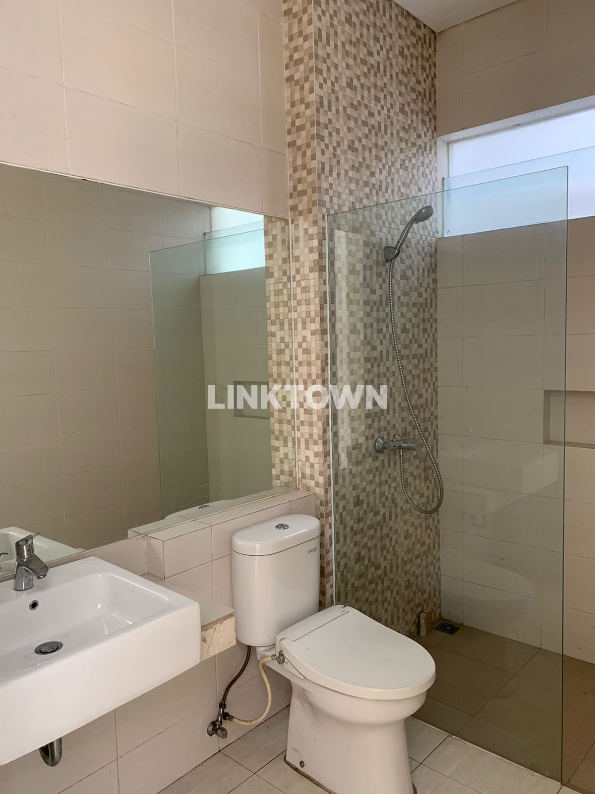 Rumah 2 Lantai Bergaya Modern di Raffles Garden Citraland Surabaya Barat