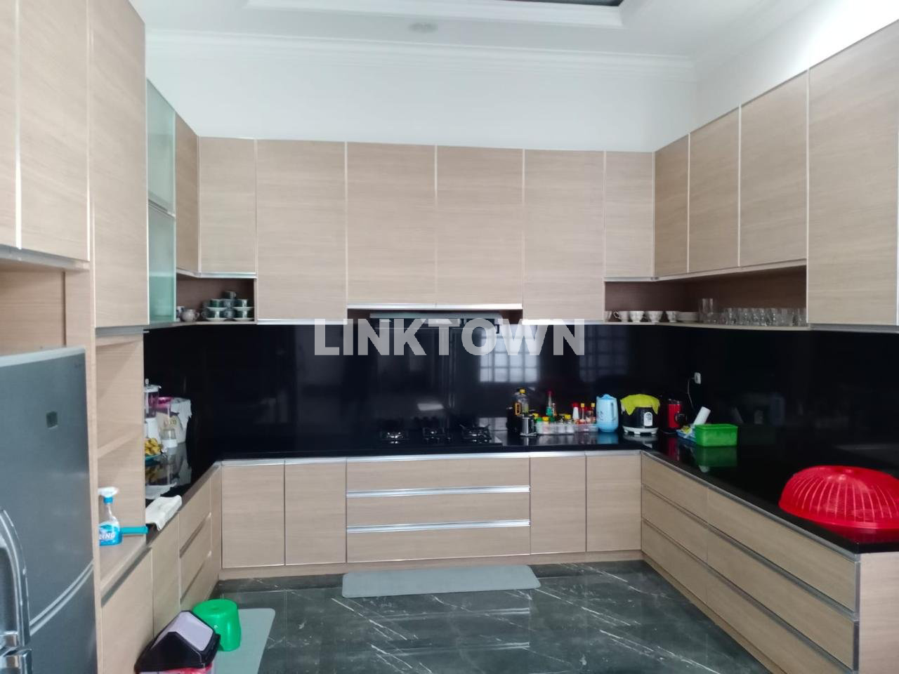 Dijual Rumah 2 Lantai Semi Furnish di Jakarta Timur