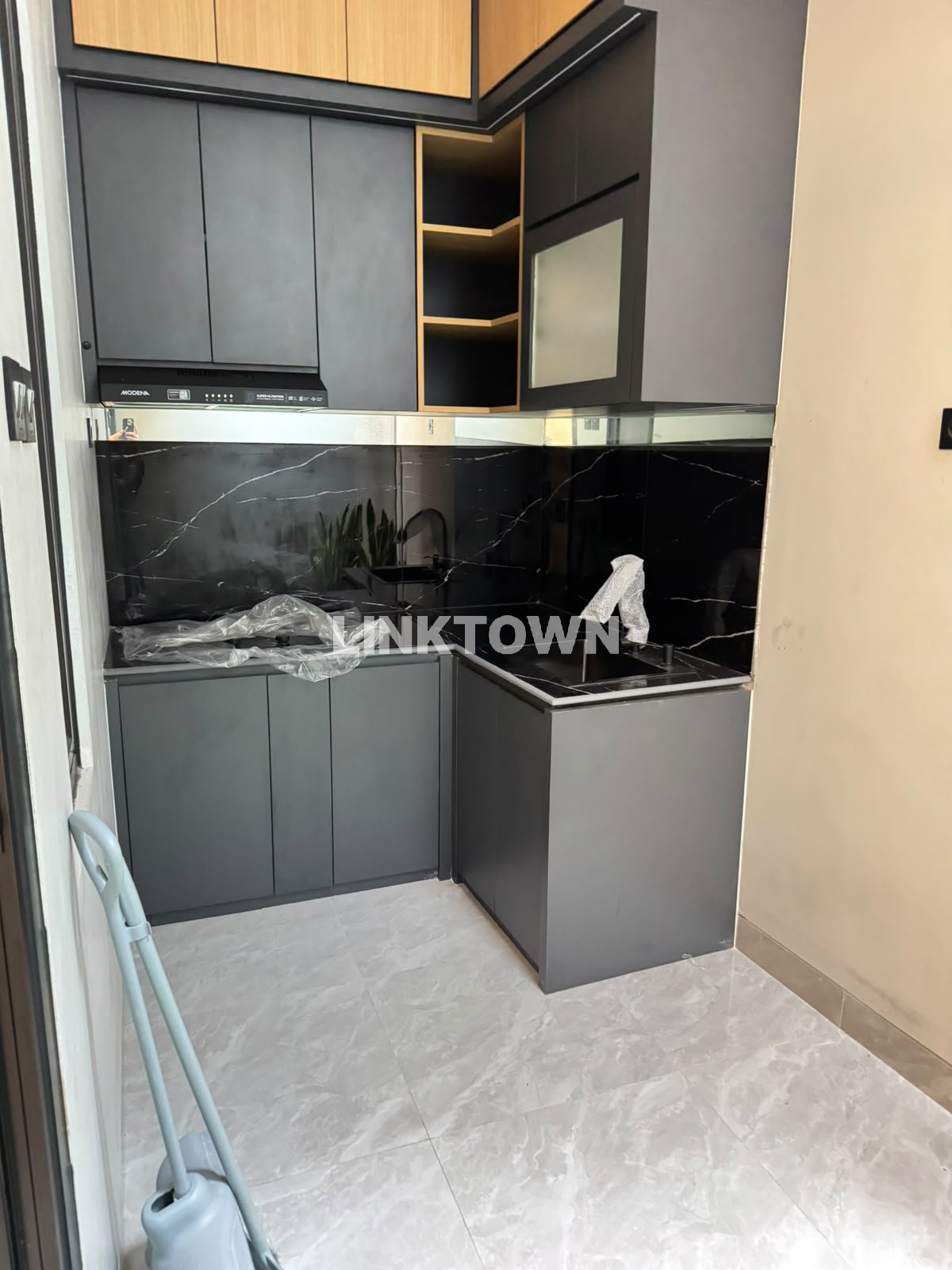 Dijual Rumah 3 Lantai Di Cluster Casa DeRose Jakarta
