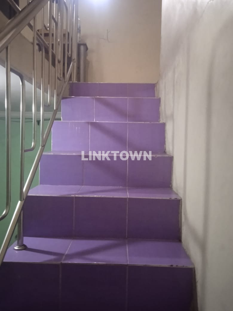 Dijual Rumah 3 Lantai di Menanggal Dekat Trans Icon Mall Surabaya
