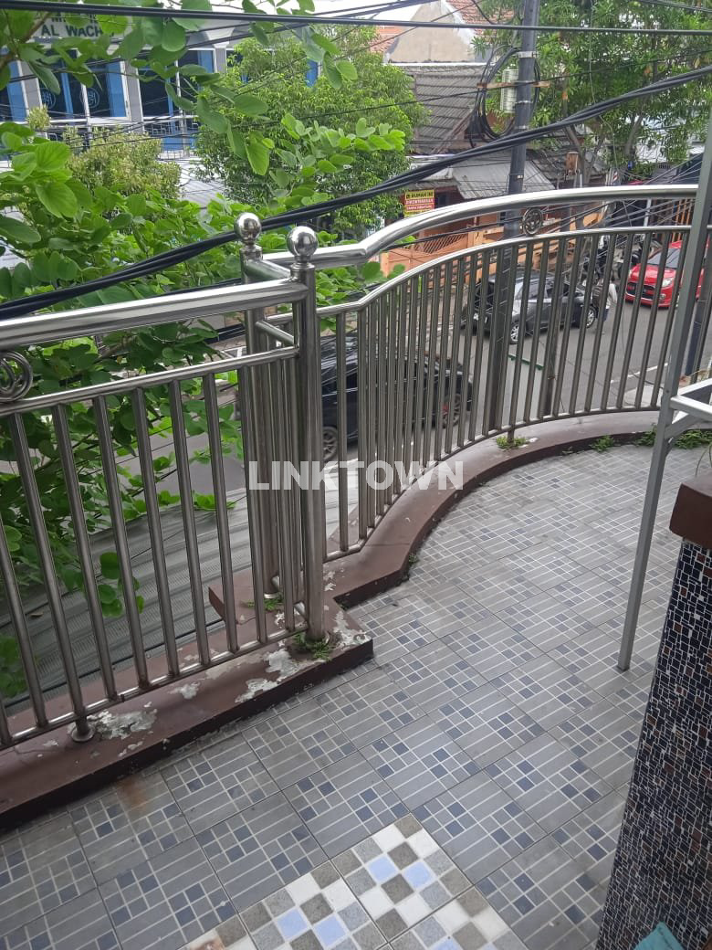 Dijual Rumah 3 Lantai di Menanggal Dekat Trans Icon Mall Surabaya