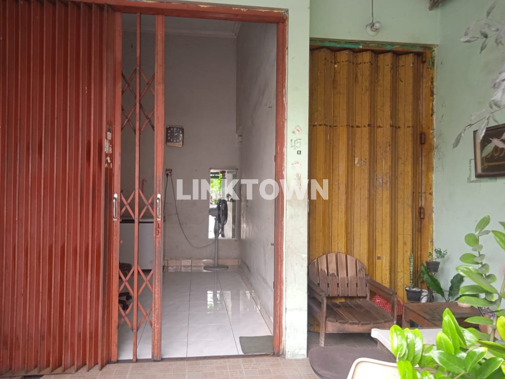 Dijual Rumah 3 Lantai di Menanggal Dekat Trans Icon Mall Surabaya