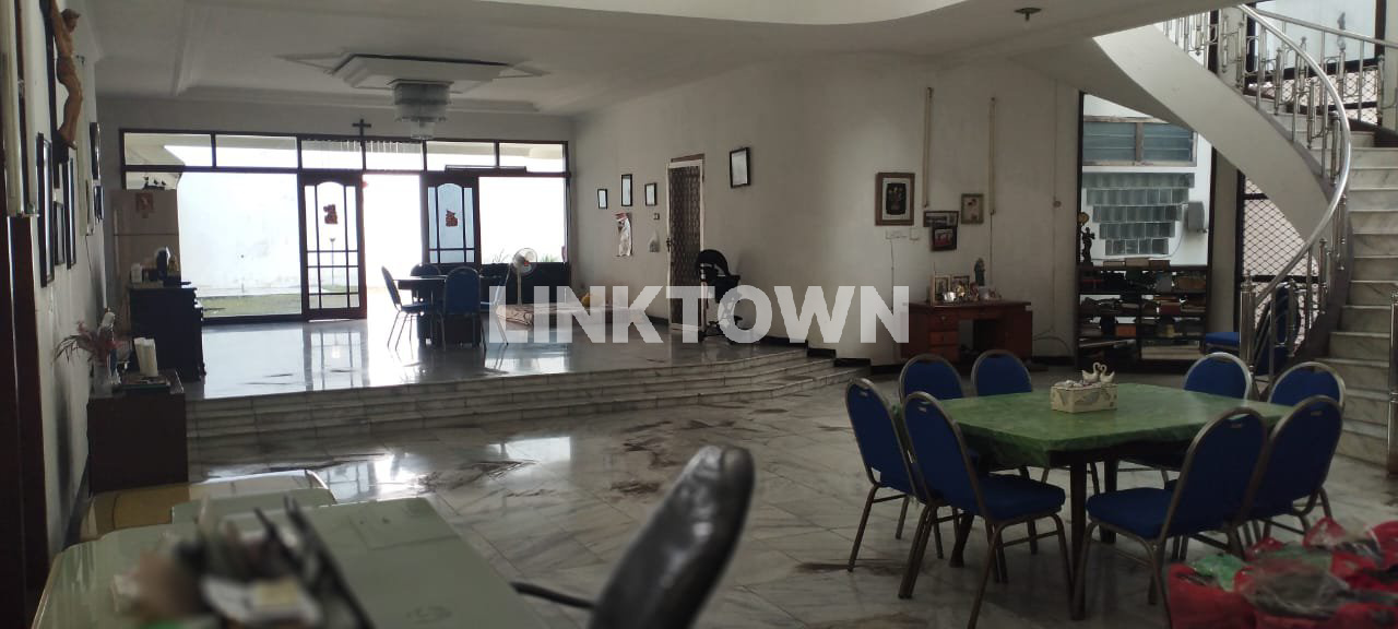 Rumah 2 Lantai High Quality Strategis di Wilayah Dharmahusada Surabaya Timur