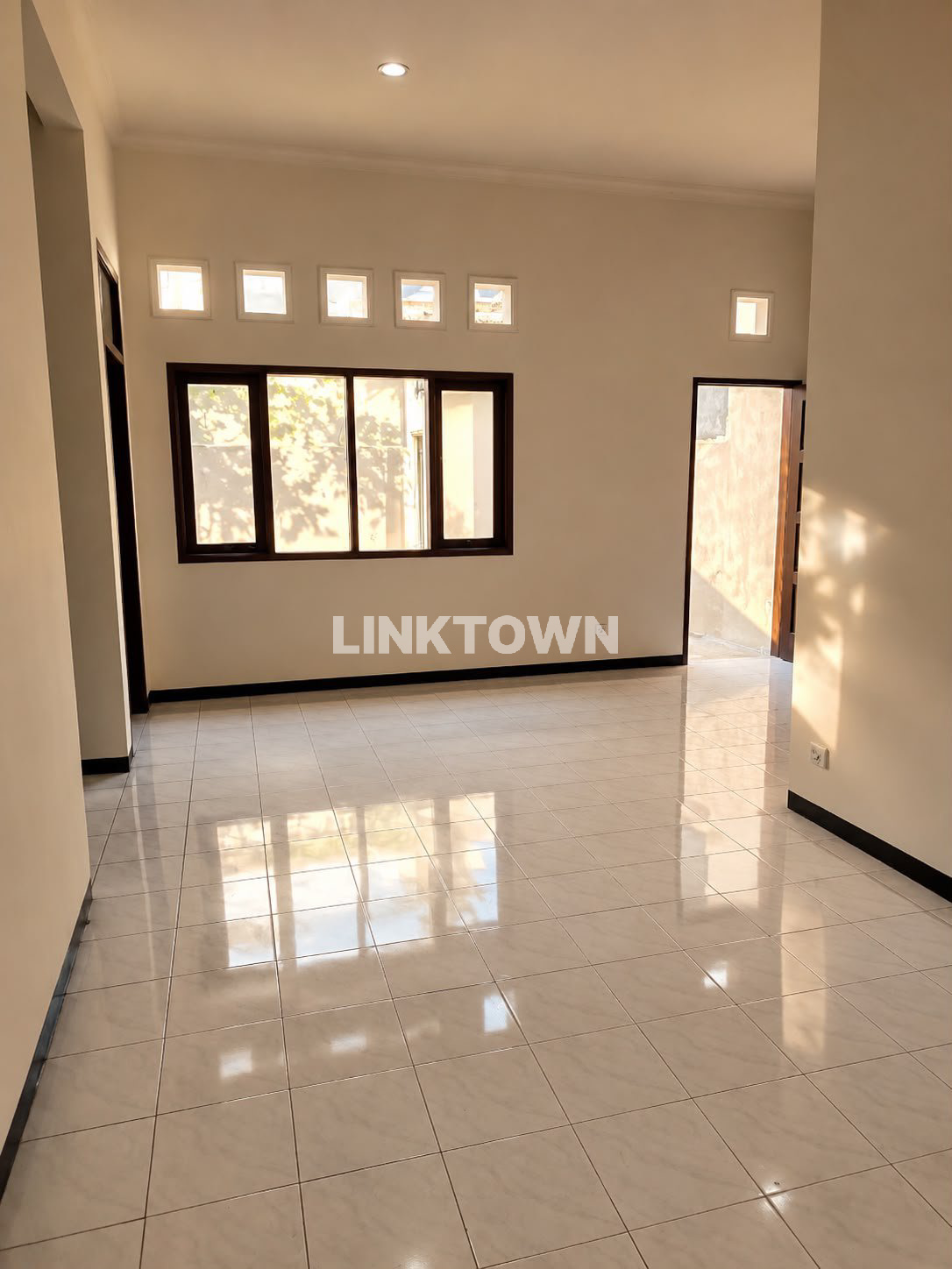 Termurah Rumah di Kawasan Citraland Surabaya Barat Siap Huni