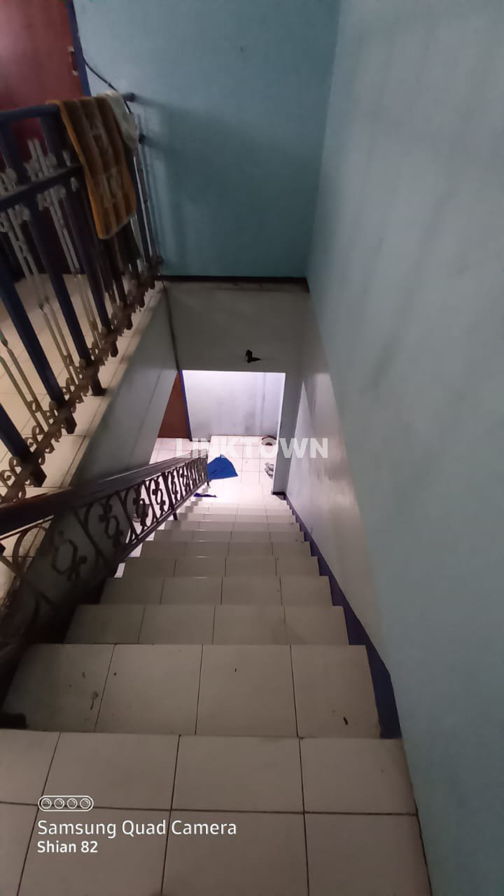Nego Sampai Deal Rumah Komersial Cocok untuk Perkantoran, Pergudangan di Perak Surabaya