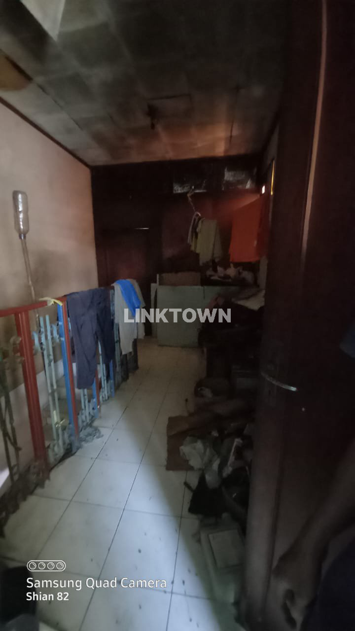 Nego Sampai Deal Rumah Komersial Cocok untuk Perkantoran, Pergudangan di Perak Surabaya