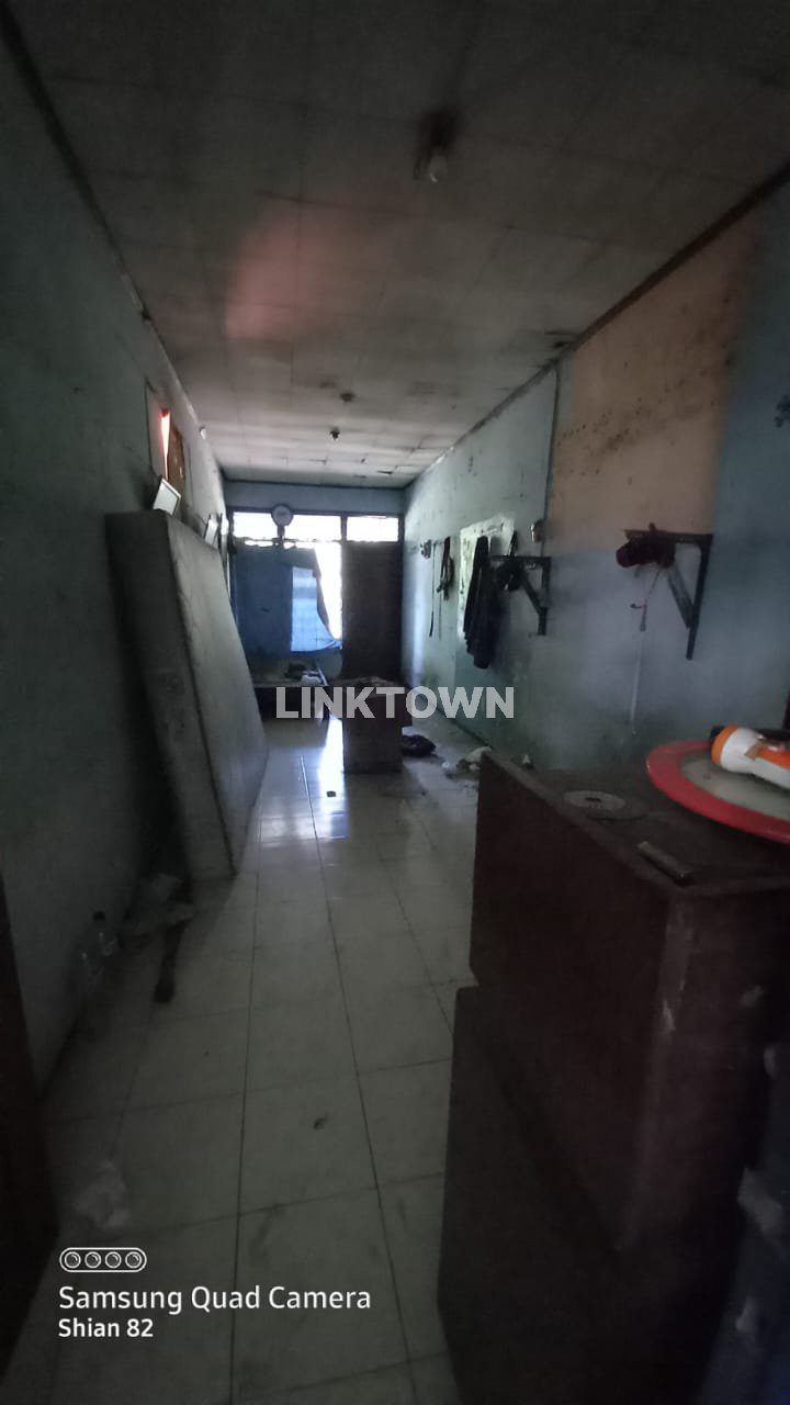 Nego Sampai Deal Rumah Komersial Cocok untuk Perkantoran, Pergudangan di Perak Surabaya
